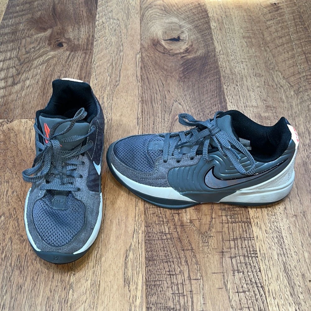 Nike Boy’s Grey Sneakers Size 5Y